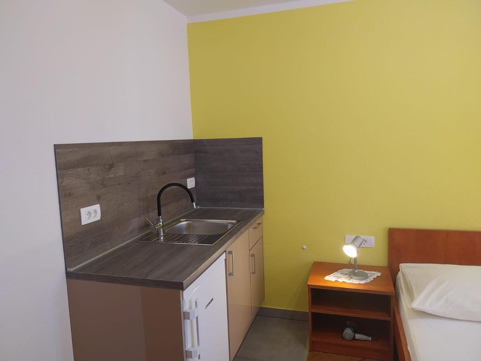 Guest House Damir Макарска Екстериор снимка