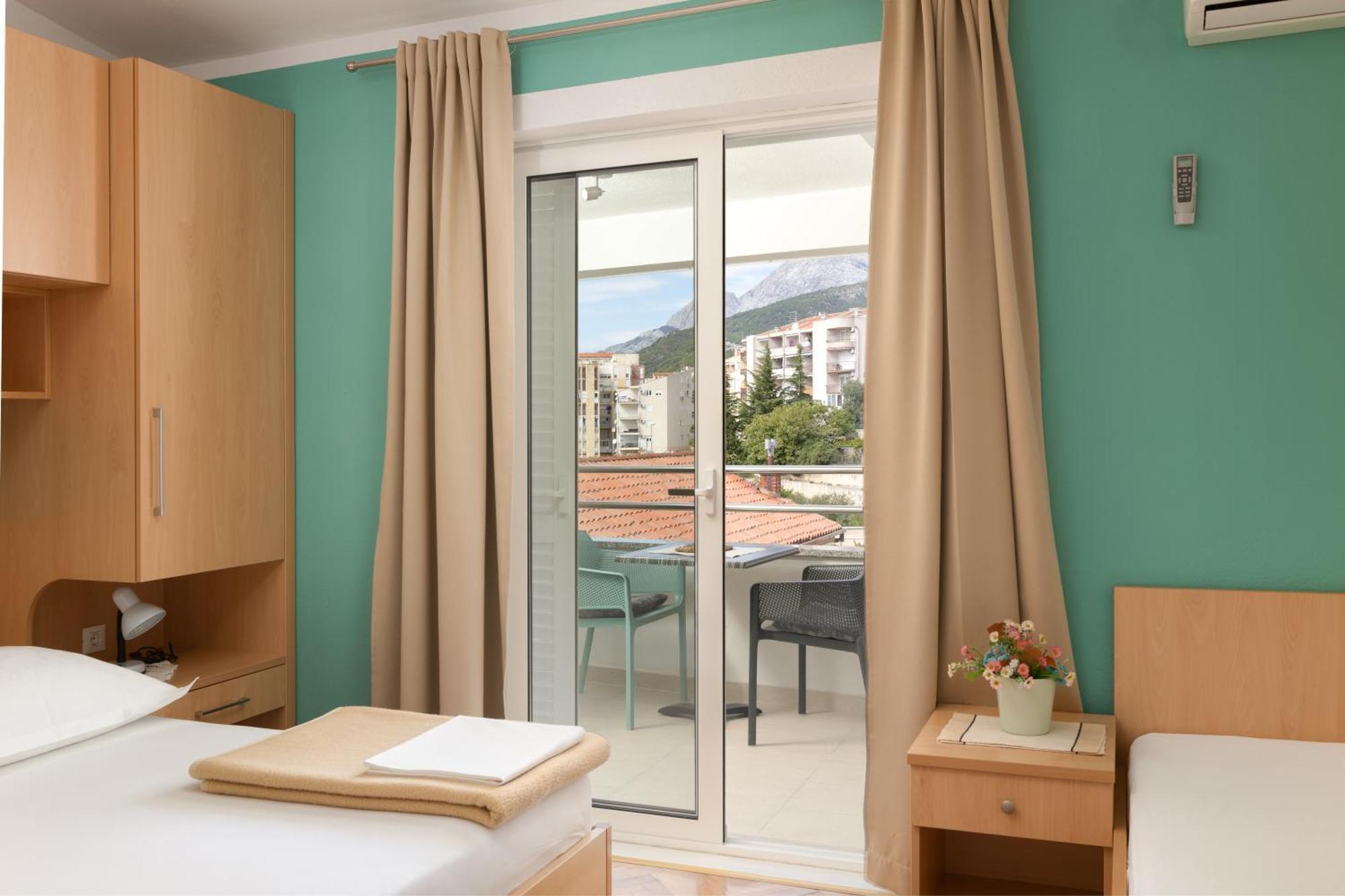 Guest House Damir Макарска Екстериор снимка