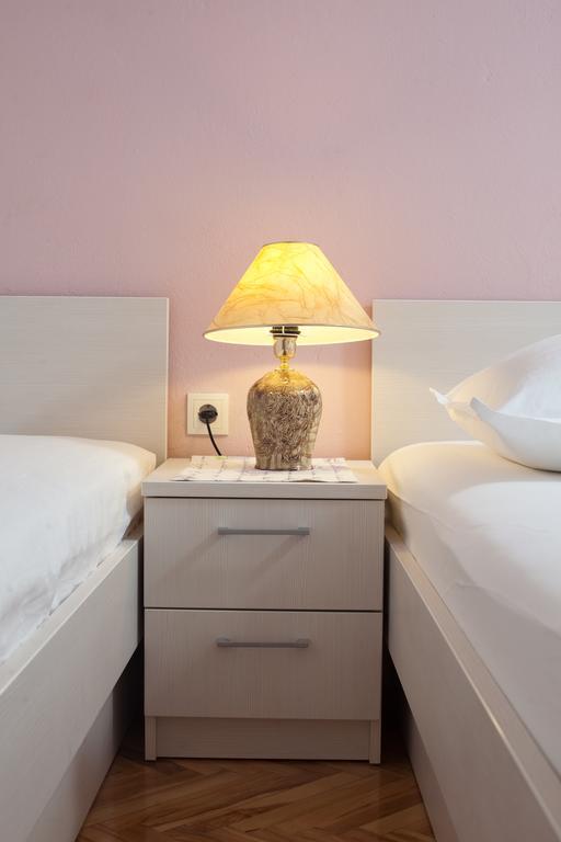 Guest House Damir Макарска Екстериор снимка